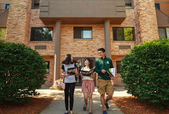 The Oaks Apartments property